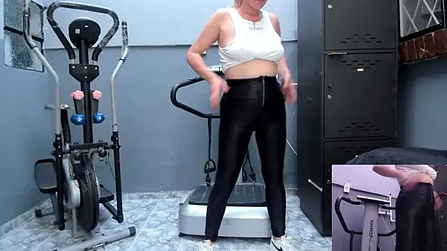 Snapshot of GretaVoss_ chatting on October 25, 2025, 9:04 pm GretaVoss online show from October 25, 2025, 9:04 pm