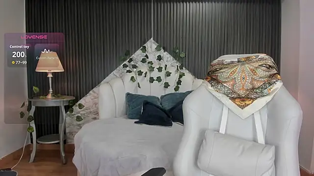 DaniCollinn  online show from December 1, 2025, 8:32 pm