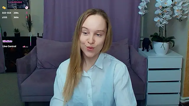 SoonMoor online show from March 26, 2026, 6:39 pm