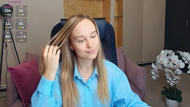 Snapshot of SoonMoor chatting on December 5, 2025, 7:23 pm SoonMoor online show from December 5, 2025, 7:23 pm