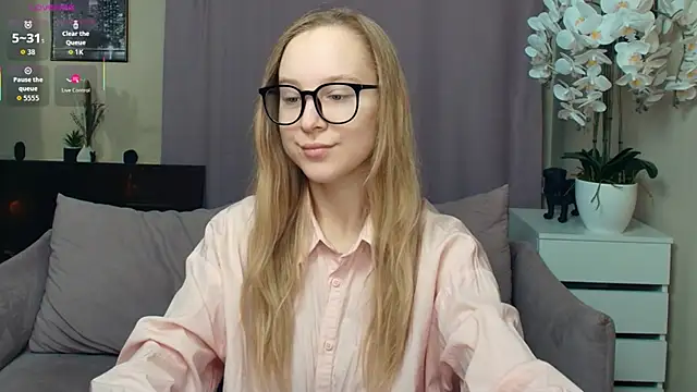 SoonMoor online show from December 21, 2025, 7:04 pm