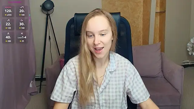 Snapshot of SoonMoor chatting on December 17, 2025, 6:57 pm SoonMoor online show from December 17, 2025, 6:57 pm