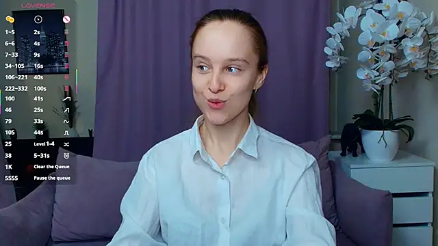 SoonMoor online show from April 12, 2026, 6:44 pm