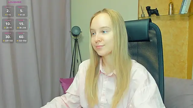 Snapshot of SoonMoor chatting on November 25, 2025, 7:03 pm SoonMoor online show from November 25, 2025, 7:03 pm