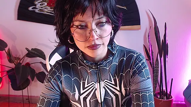 Snapshot of Ellyuwuw chatting on March 5, 2026, 7:43 pm Ellyuwuw online show from March 5, 2026, 7:43 pm