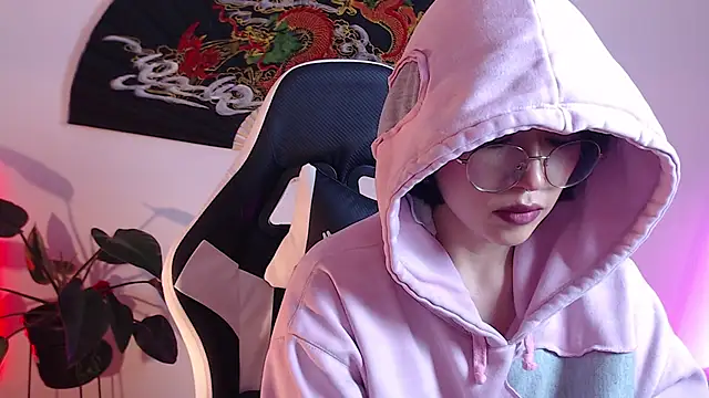 Snapshot of Ellyuwuw chatting on March 10, 2026, 9:08 pm Ellyuwuw online show from March 10, 2026, 9:08 pm