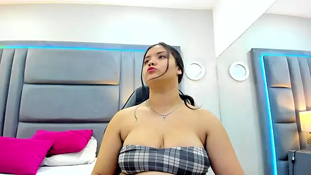 Snapshot of NahiaMonet chatting on November 19, 2025, 11:43 am NahiaMonet online show from November 19, 2025, 11:43 am