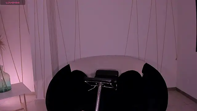 SussyBellX online show from February 13, 2026, 4:23 am