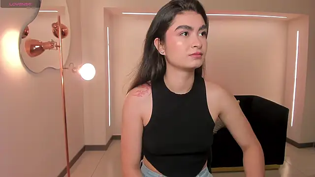 Snapshot of LucyWeiss_ chatting on November 28, 2025, 7:14 pm LucyWeiss online show from November 28, 2025, 7:14 pm