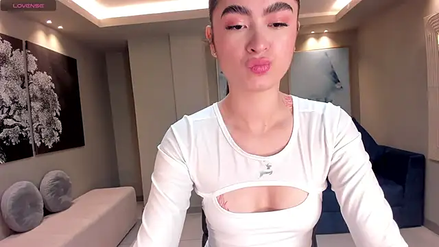 Snapshot of LucyWeiss_ chatting on October 13, 2025, 9:16 pm LucyWeiss online show from October 13, 2025, 9:16 pm