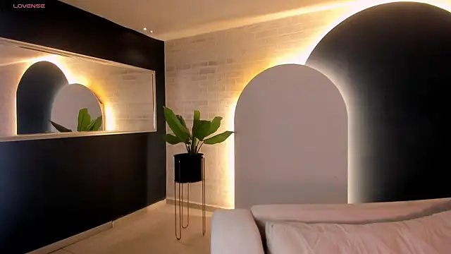 Snapshot of LucyWeiss_ chatting on October 17, 2025, 8:10 pm LucyWeiss online show from October 17, 2025, 8:10 pm