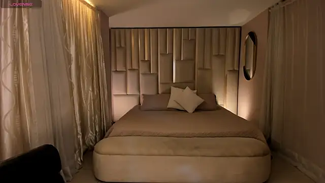 Snapshot of LucyWeiss_ chatting on October 10, 2025, 8:53 pm LucyWeiss online show from October 10, 2025, 8:53 pm