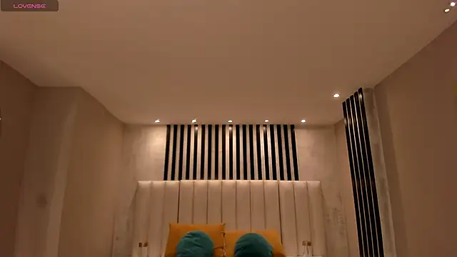 Snapshot of LucyWeiss_ chatting on November 11, 2025, 7:41 pm LucyWeiss online show from November 11, 2025, 7:41 pm