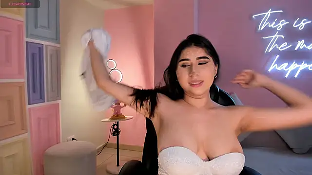 MayaMoretti  online show from November 1, 2025, 4:19 am