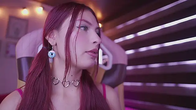 Snapshot of Rebecah_1 chatting on November 13, 2025, 2:54 pm Rebecah 1 online show from November 13, 2025, 2:54 pm