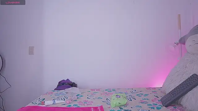 Snapshot of Rebecah_1 chatting on September 23, 2025, 12:56 pm Rebecah 1 online show from September 23, 2025, 12:56 pm