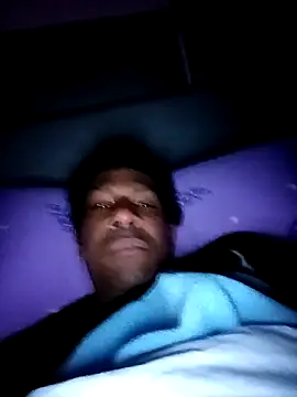 estrogeni online show from March 3, 2026, 9:22 pm