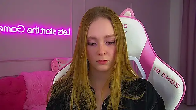 Snapshot of AgataFoxley chatting on November 24, 2025, 7:30 am AgataFoxley online show from November 24, 2025, 7:30 am