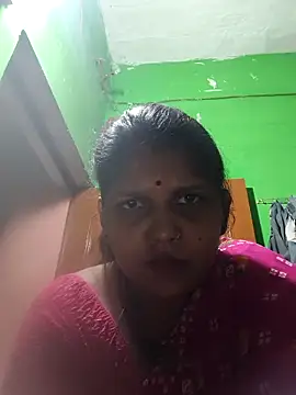 Snapshot of Hot_radh82 chatting on October 3, 2025, 2:07 pm Hot radh82 online show from October 3, 2025, 2:07 pm