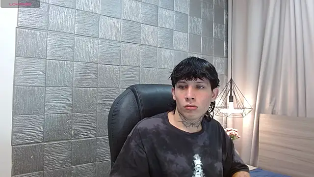 Iantwink18 online show from November 4, 2025, 1:48 pm