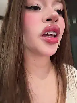 Bunnyylovee online show from March 29, 2026, 12:18 pm