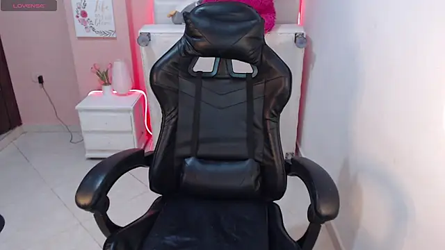 Snapshot of Cherrykissxx chatting on October 4, 2025, 6:37 am Cherrykissxx online show from October 4, 2025, 6:37 am