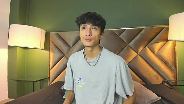 Snapshot of Lean_Portman chatting on November 13, 2025, 9:30 pm Lean Portman online show from November 13, 2025, 9:30 pm