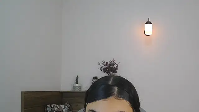 Miabloomm  online show from October 10, 2025, 2:45 am