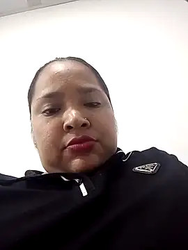 Snapshot of Angelly_ricura chatting on June 8, 2026, 5:52 am Angelly ricura online show from June 8, 2026, 5:52 am