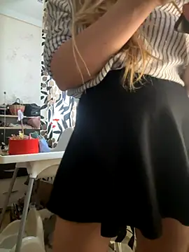 Snapshot of Nikihot__ chatting on November 22, 2025, 10:58 am Nikihot online show from November 22, 2025, 10:58 am