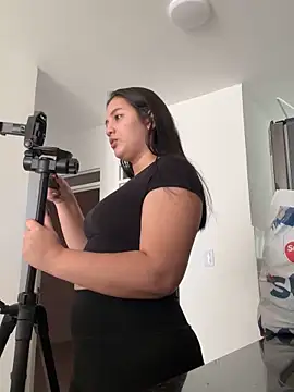 Angeldusttt online show from November 20, 2025, 5:13 pm