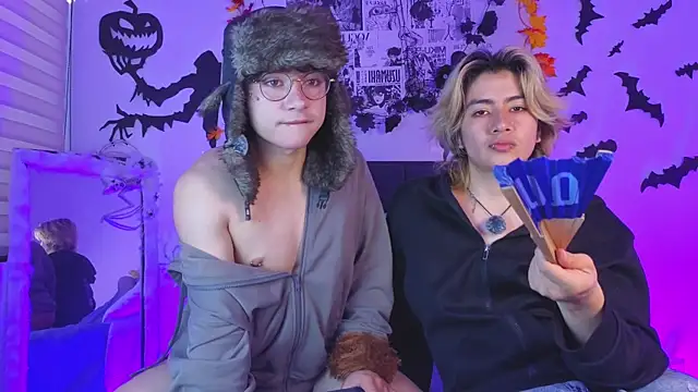 Snapshot of Vamps_Lovers chatting on October 24, 2025, 1:21 pm Vamps Lovers online show from October 24, 2025, 1:21 pm