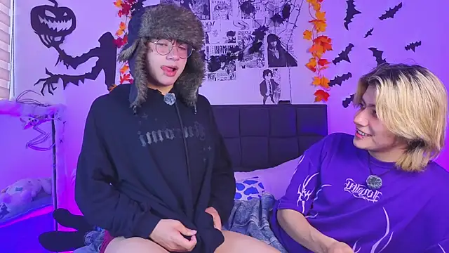 Snapshot of Vamps_Lovers chatting on October 22, 2025, 1:21 pm Vamps Lovers online show from October 22, 2025, 1:21 pm