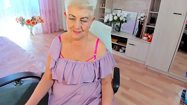 Snapshot of HotandMature chatting on June 3, 2026, 8:26 am HotandMature online show from June 3, 2026, 8:26 am