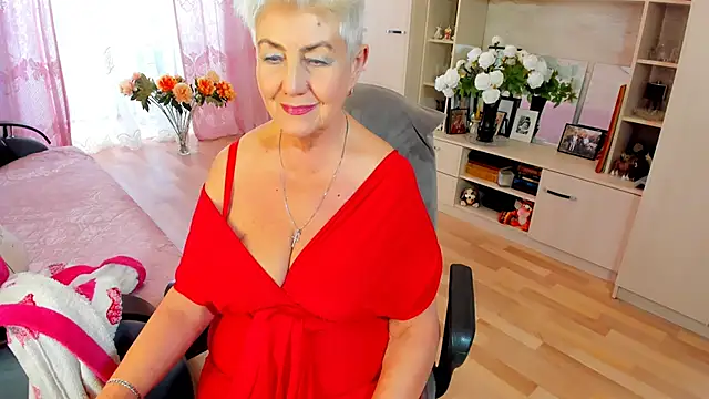 HotandMature online show from February 18, 2026, 12:23 pm