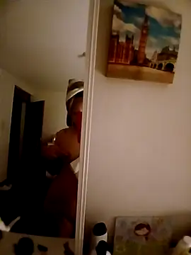 Venuxx online show from March 4, 2026, 11:45 pm