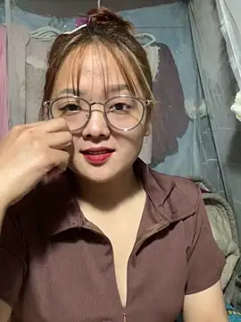 Snapshot of July-y chatting on October 21, 2025, 2:05 pm July-y online show from October 21, 2025, 2:05 pm