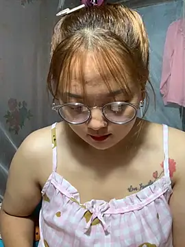 Snapshot of July-y chatting on October 20, 2025, 1:11 pm July-y online show from October 20, 2025, 1:11 pm