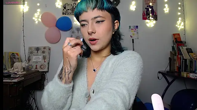 Snapshot of AlmaNanax chatting on December 18, 2025, 1:11 am AlmaNanax online show from December 18, 2025, 1:11 am