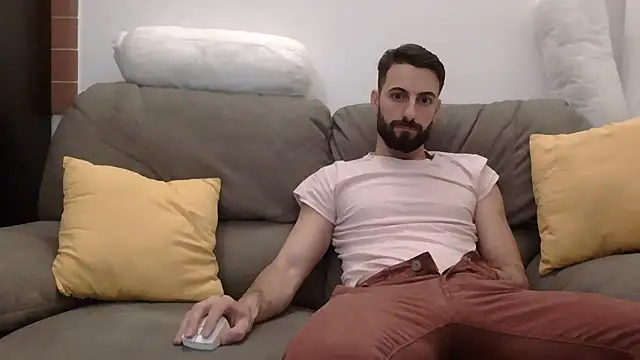 Amicisegreti online show from March 29, 2026, 8:10 pm