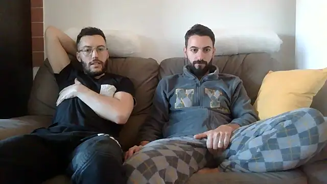 Amicisegreti online show from April 7, 2026, 5:31 am