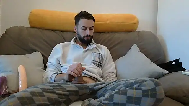 Amicisegreti online show from February 21, 2026, 6:37 am