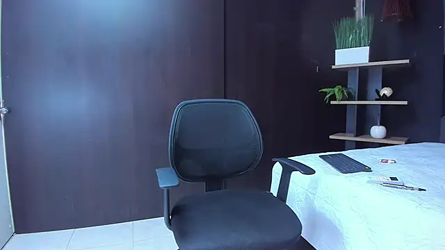 Snapshot of adrian_ray chatting on September 12, 2025, 5:56 pm adrian ray online show from September 12, 2025, 5:56 pm