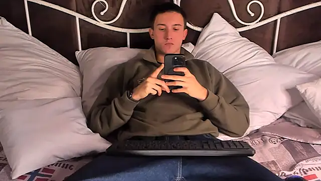 Snapshot of David__Diamond chatting on October 24, 2025, 3:55 pm David Diamond online show from October 24, 2025, 3:55 pm