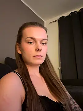 LisaFreier online show from October 16, 2025, 8:17 pm