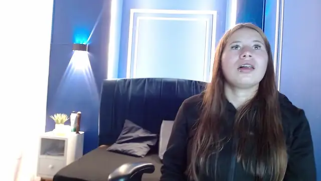 Olivia11  online show from September 20, 2025, 12:10 pm