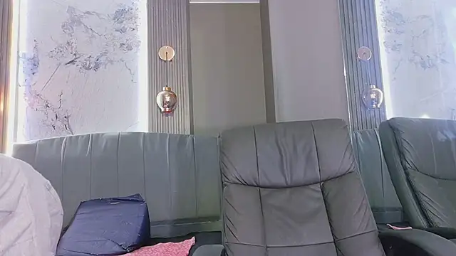 Olivia11  online show from June 16, 2026, 12:38 pm