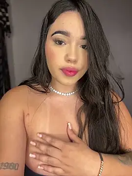 SofiaWildee online show from April 7, 2026, 3:41 am