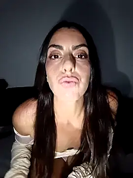 Estefi25xh online show from October 23, 2025, 5:33 pm