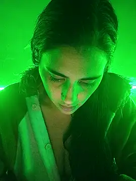 kariciasecreta online show from November 30, 2025, 2:23 am